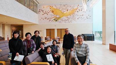 Against the relief of “Phoenix fire birds” soaring to the future

From left to right: Ms. Niki, Ms. Watanabe, Ms. Matsuno, Ms. Miho,
Ms. Kurumaji, Ms. Taguchi, Mr. Takahashi, Mr. Tachibana